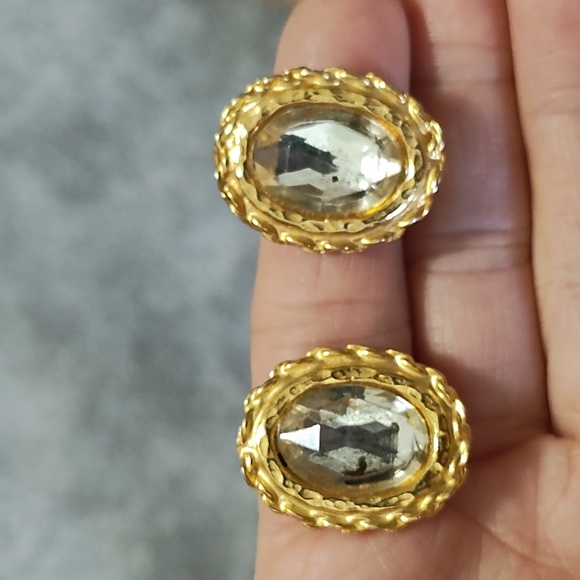 VINTAGE (PAT. #0156452) FILIGREE GOLD-TONE OVAL CRYSTAL CLIP-ON 1" EARRINGS - Picture 2 of 8